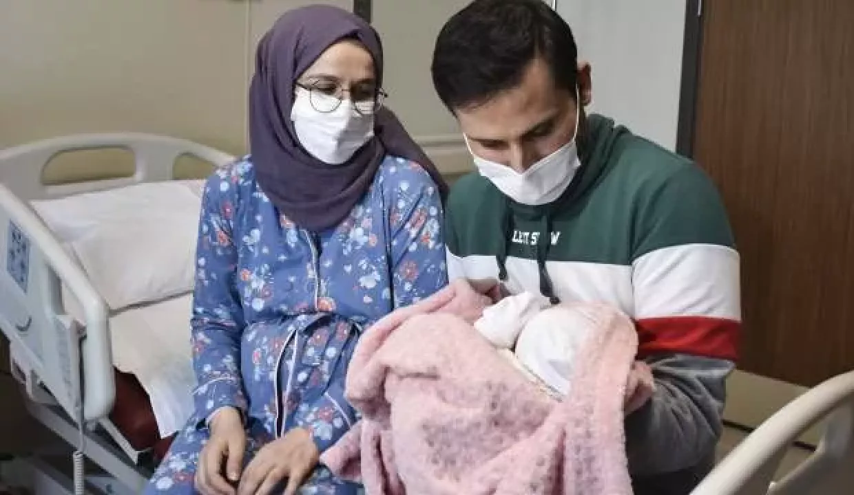 Kayaşehir'de Sancısı Tutan Hamile Kadın İş Makinesiyle Doğuma Yetişti
