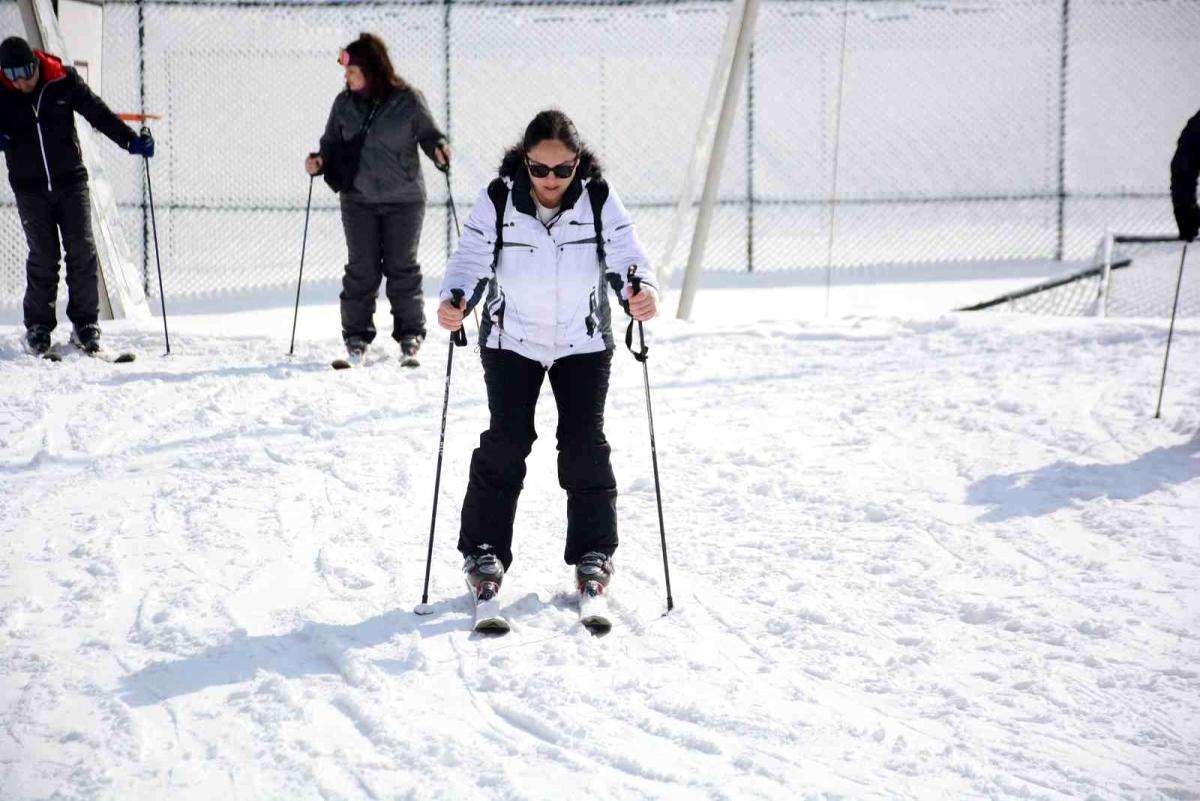 Kartepe Kayak Merkezi Kayak Tutkunları Karın Tadını Çıkardı