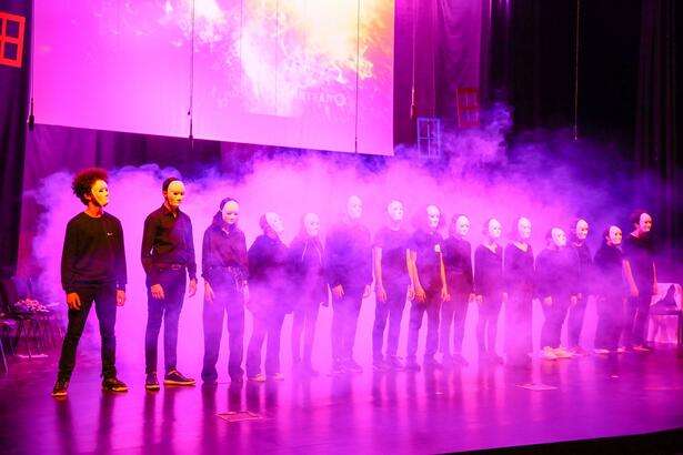 Genç Tiyatrocular Başakşehir’de Ödüllerini Aldı