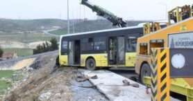 Freni boşalan İETT otobüsü Başakşehir’de şarampole uçtu