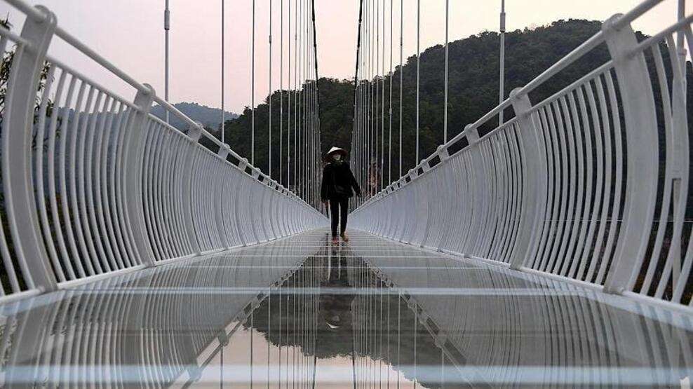 En uzun cam köprüsü Vietnam’da açıldı