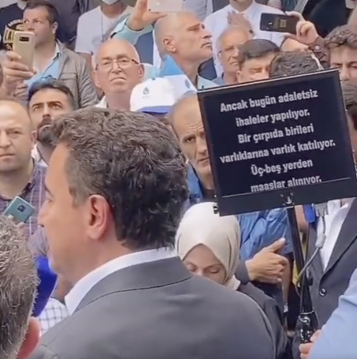 Ali Babacan prompter