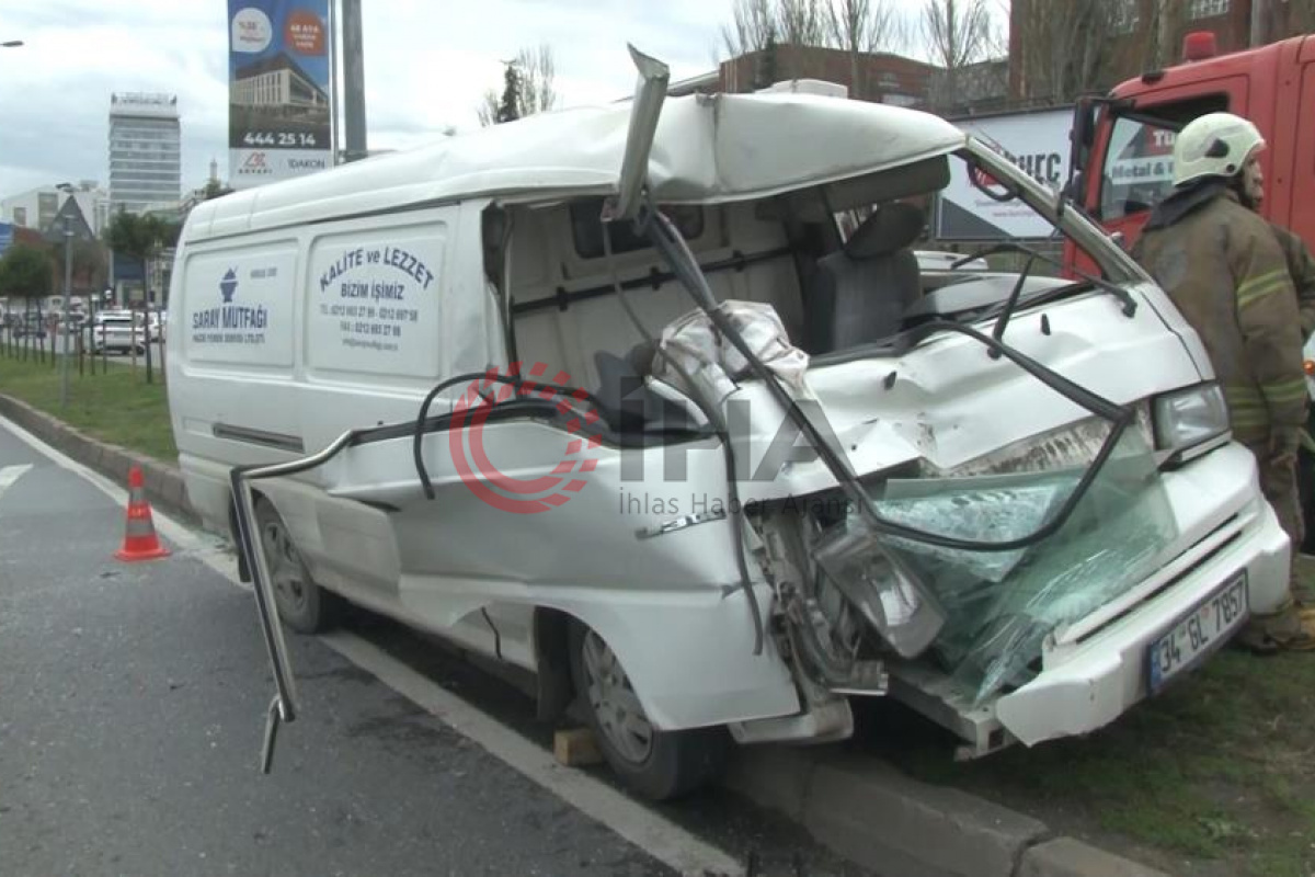 Başakşehir’de 2 ticari aracın karıştığı kazada, 2 kişi yaralandı