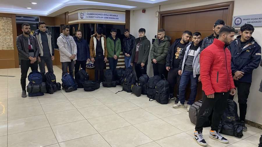 Başakşehir kaçak göçmen sayısı hızla artarken Polis 20 kişiyi daha yakaladı